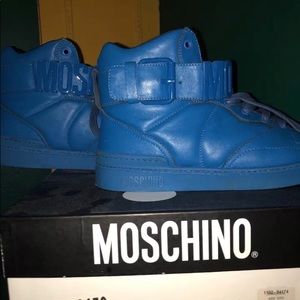 blue moschino’s
